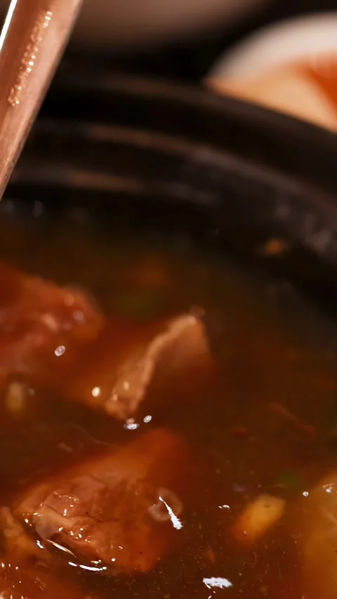Ladle Stirring Hot Braised Beef Stew with Tendon and Herbs 스톡 동영상 346356499