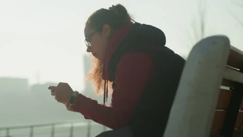 Lady actively communicating through her portable telephone device. Woman is Vídeos de archivo 335542641