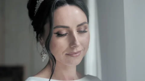 Lady with beautiful makeup opens her eyes and looks at the camera closeup. Stock Footage 151774276