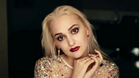 The lady blinks and laughs Stock Footage 85877522