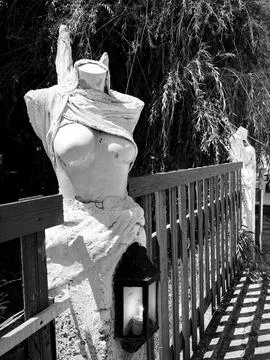 The lady with broken hands Stockfoto's