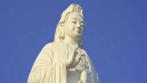 Lady Buddha Statue Guanyin in Da Nang Vietnam with Blue Sky 스톡 동영상 343410905