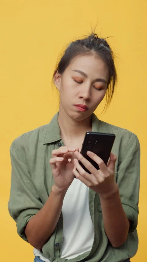 Lady on empty space use smart phone feel boring emotional with doubtful. 스톡 동영상 347194552