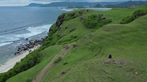 Lady Exploring Rugged Heights With Panoramic Natural Scenery 스톡 동영상 347028406