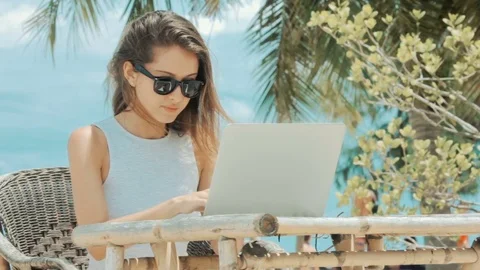 Lady freelancer working on the beach. Stock Footage 75994956