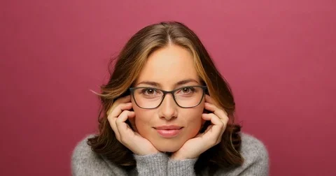 Lady in grey Stock-Footage 80500695