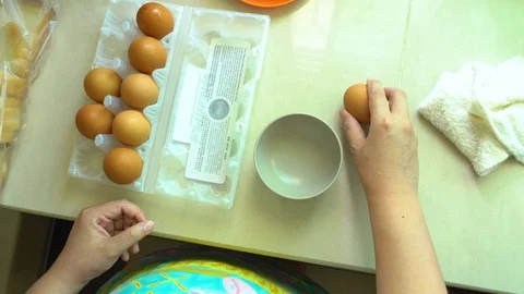Lady hand cracking fresh egg on a bowl Stock Footage 127944874