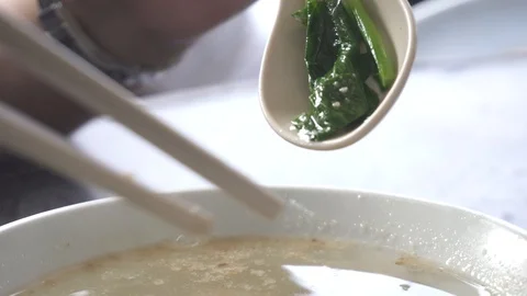 A lady hand using Chopstick take vegetable to eat. Stock Footage 108045241
