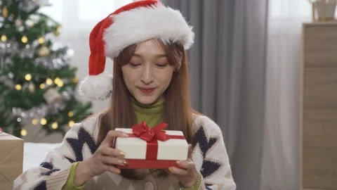 Lady holding gift with happy expression Video stock 143988679