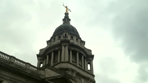 Lady Justice on top of the Old Bailey Vídeos de archivo 59603771
