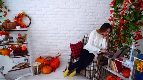 Lady on laptop 스톡 동영상 79460239