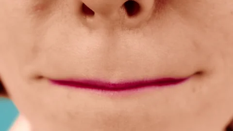 Lady model aligns lipstick Видео 157631418