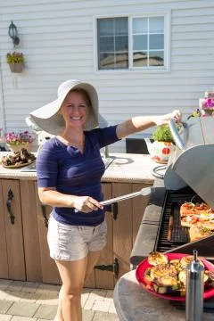 Lady by outside kitchen bbq Stock Photos