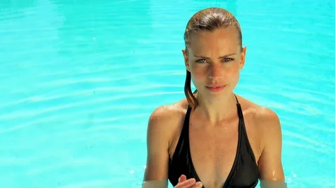 The lady in the pool Video stock 107305258