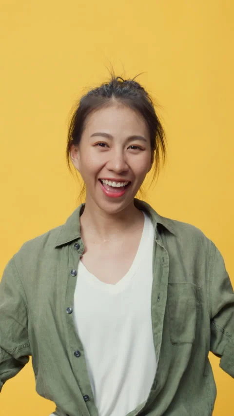 Lady stand over yellow background open palms points away on copy space. Vídeo Stock 347192604