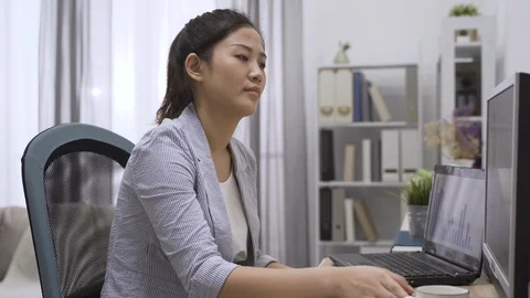 Lady in suit thinking and drinking coffee Video stock 121791600