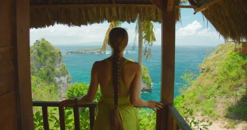 Lady walking on balcony overlooking ocean tropical paradise in Nusa Penida Stock-Footage 343254912