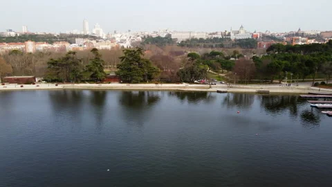 Lago de la casa de campo park drone shot Vídeos de archivo 234436027