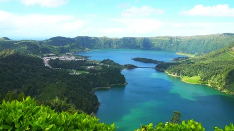 Lagoa das Sete Cidades, Lagoon of the Seven Cities in Sao Miguel Island, Azores, 库存影片 197389941