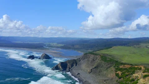 Lagos view and Clouds topocalma beach, stone of the wind litueche Vídeo Stock 167535438