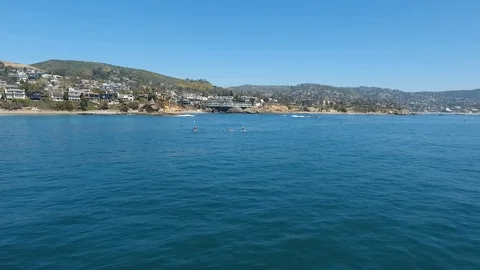 Laguna Beach - Flight Over Paddle Boarders Video stock 94003714