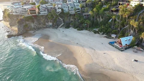 Laguna Beach Thousand Steps - Pan Out Away From Beach 動画素材 150941978