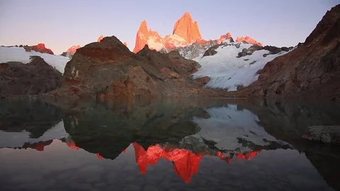 Laguna de Los Tres and mount Fitz Roy in the background, Patagonia, Argentina Stock-Footage 75073799