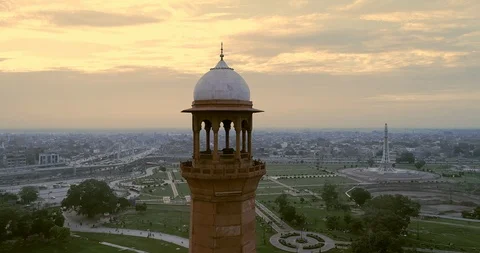 Lahore emperor's mosque and minar-e-pakistan Stock Footage 126587994