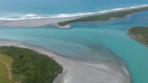 Lake and beach 스톡 동영상 100601482