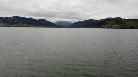 Lake and mountains 库存影片 142710252