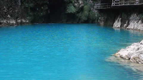 Lake and valley 動画素材 31589057