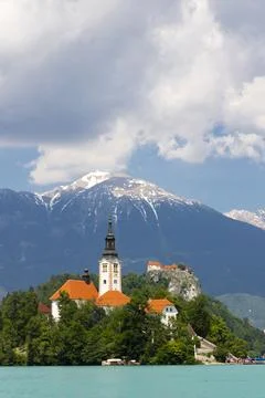 Lake Bled with mountains in Slovenia Foto stock