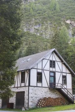 Lake Braies, the barracks, vertically Foto stock