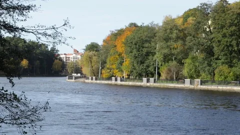 Lake in the city 库存影片 84771803