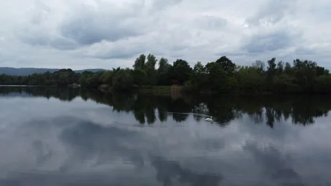 Lake on a cloudy day before the storm in Kassel Vídeo Stock 335465778