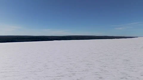 The lake is covered with ice. Stockbeeldmateriaal 305293538