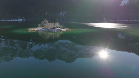 Lake Eibsee in the Alps, Bavaria with reflection of Zugspitze mountain Vidéo 167669713