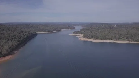 Lake flyover Vídeos de archivo 93048491