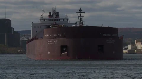 Lake Freighter Turning Duluth Harbor 스톡 동영상 63746702