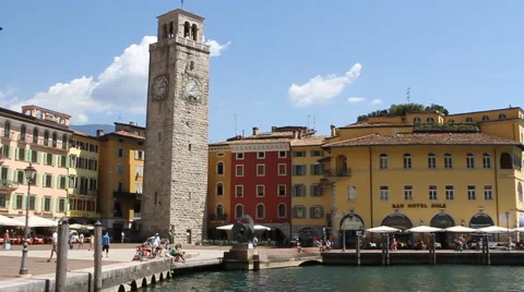 Lake Garda - center 库存影片 42902164