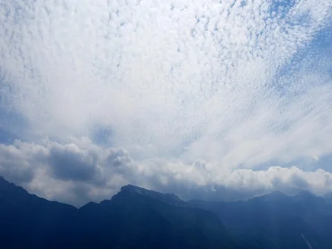 Lake Garda, riesenberg in clouds Stock Footage 78534110