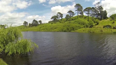 Lake in hobbiton Vídeos de archivo 48222972