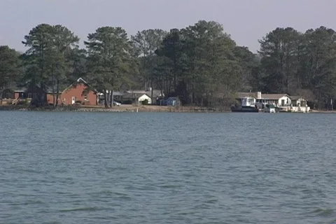 Lake &amp; Homes Shot 库存影片 110880