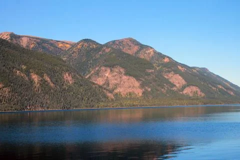 Lake infront of a mountain Fotos Stock