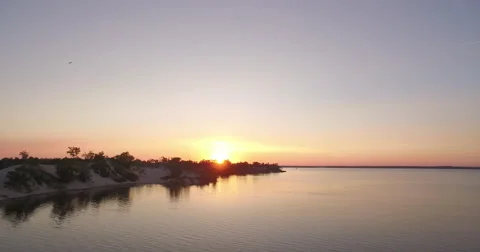 Lake island at sunset  Vídeo Stock 68896108