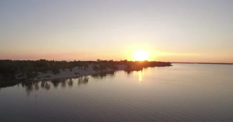 Lake Island at sunset  Vídeo Stock 68896477