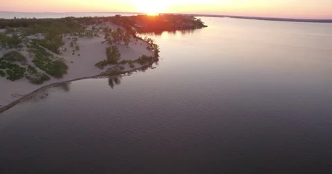 Lake Island at sunset  Vídeo Stock 68896674