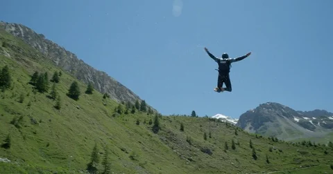 A lake jumper 'Supermans' from the launch. Vídeo Stock 78033468