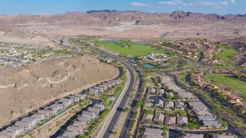 Lake Las Vegas Aerial Pullback View of Golf Course and Hillside Homes 02 Видео 334020115