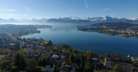 Lake Lucerne with Mount Pilatus in the background and the city to the right Stockbeeldmateriaal 89937685